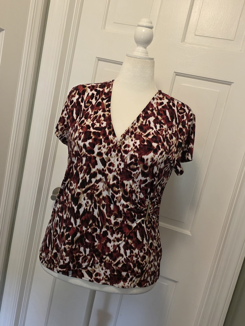 212 Collection Burgundy and Cream Animal Print V-Neck Knit Top Size XL, Stretch